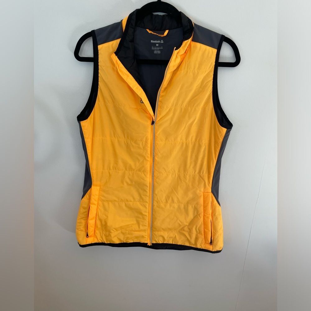 Reebok light weight Women's workout vest size medium